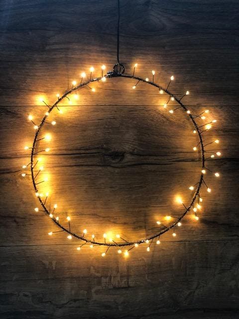 Lichterkranz in schwarz mit 80 Lichtern