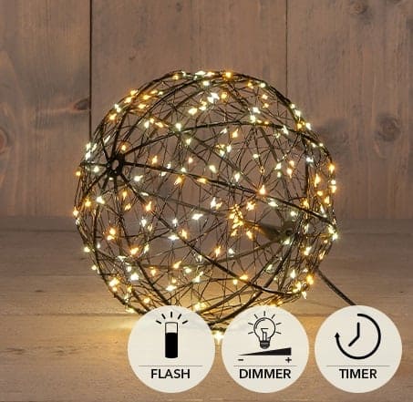 Wunderschöne 3D Kugel mit 200 LED Lichtern und einem Durchmesser von 18cm.