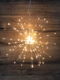 Offener Sputnik mit 160 LED Lichtern in silber. Er zaubert eine schöne Atmosphäre und lässt sich super mit mehreren Sputniks dekorieren.  